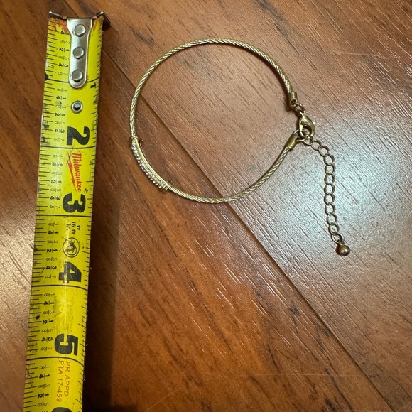 Elegant Gold Bracelet - Picture 3 of 4